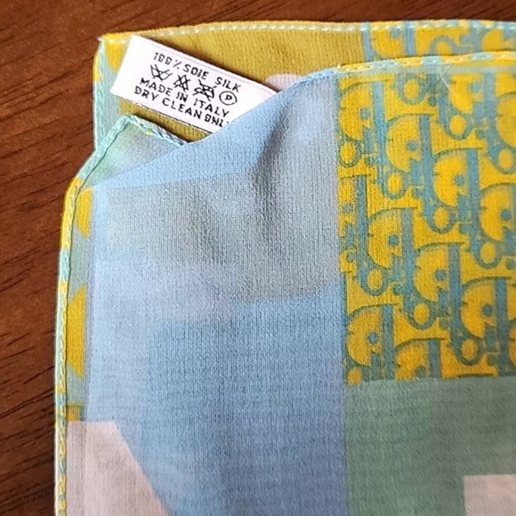 Dior Colorful Scarf with Dior envelope. - Picture 5 of 6